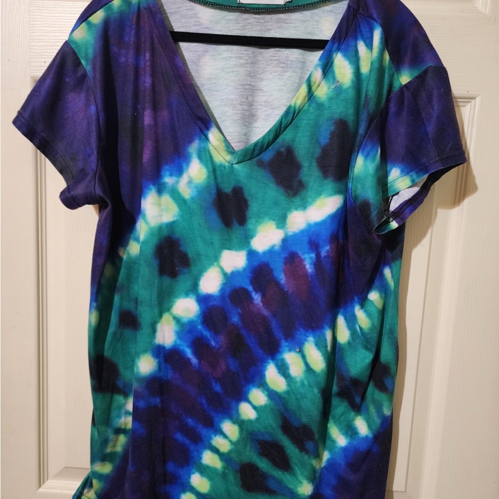 Vibrant Tie-Dye V-Neck Women's Top